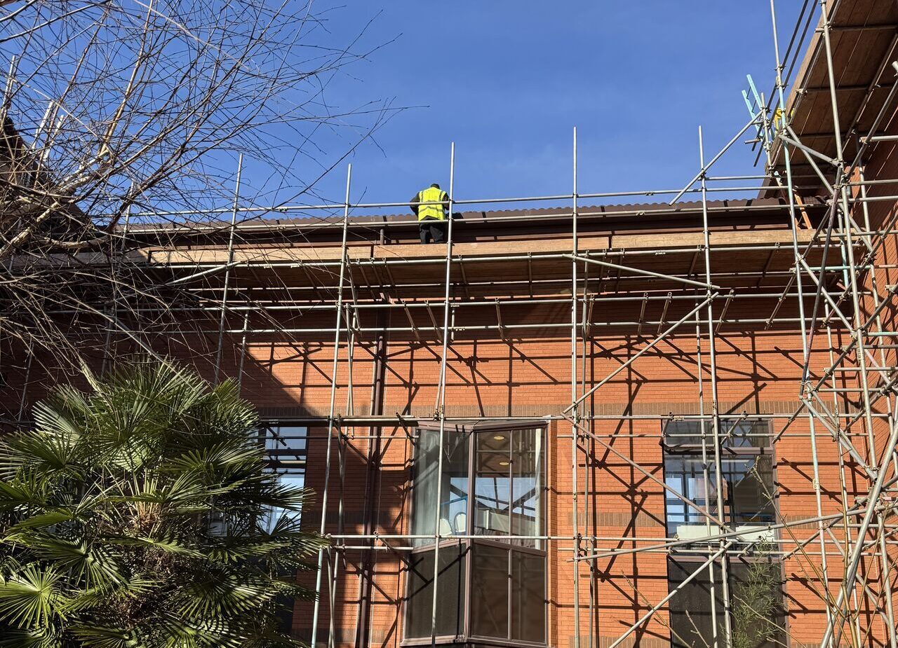 Gutter Cleaning: 5 Ways to Save Your Business Money in Summer